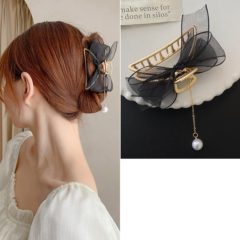 Shark Clip Hair Headdress At The Back Of The Hair Clip