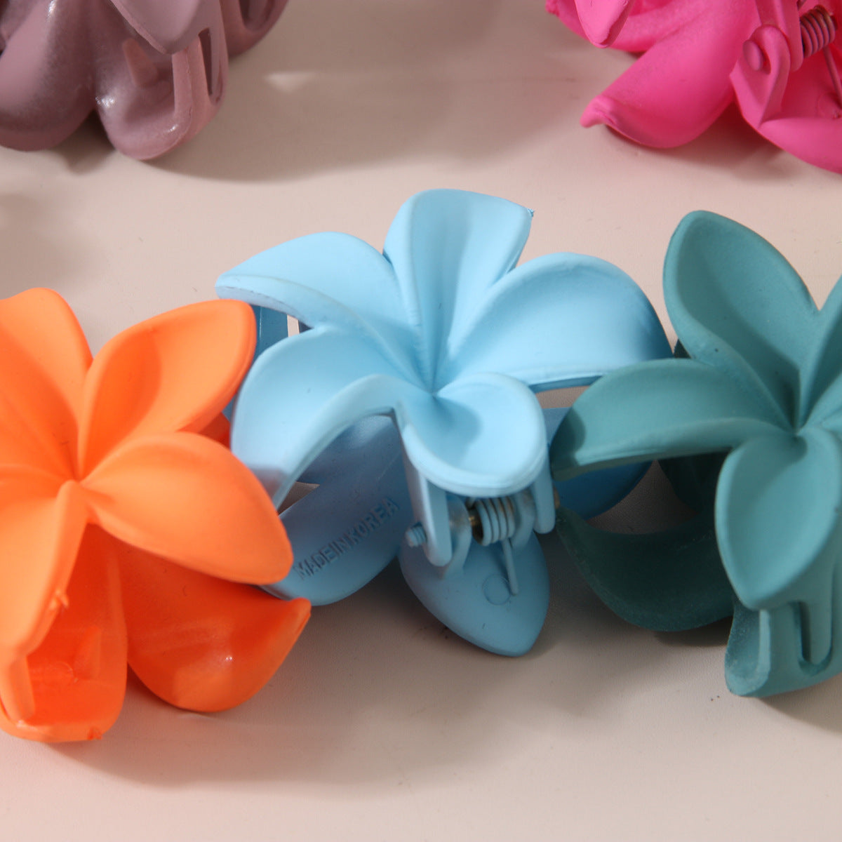 Candy Color Feather Red Solid Color Plastic Flowers Barrettes