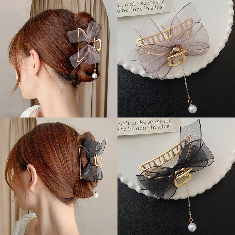 Shark Clip Hair Headdress At The Back Of The Hair Clip