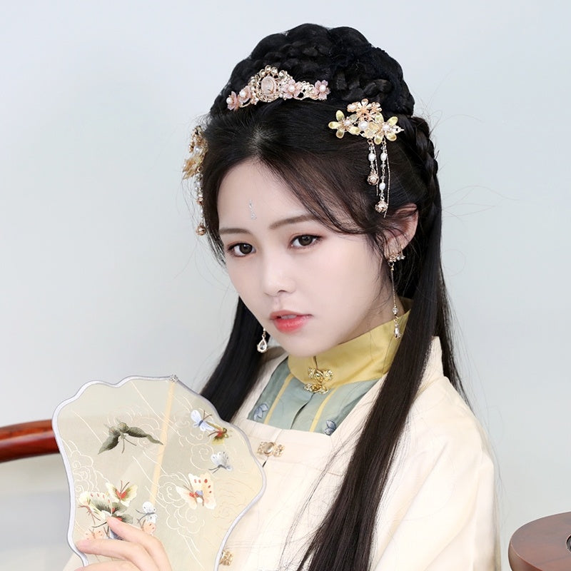 Retro Fashion Accessory With Bell And Tassel Hair Clip