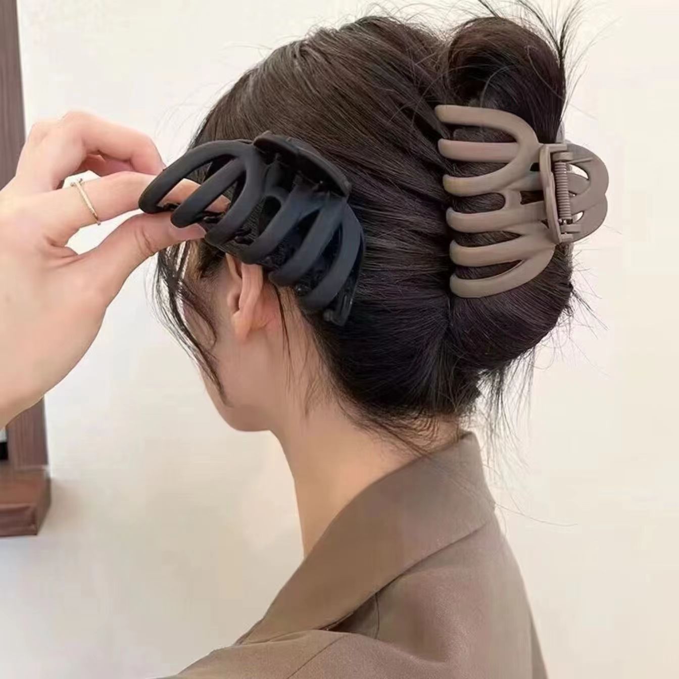 Women's Fashion Frosted And Matte Barrettes