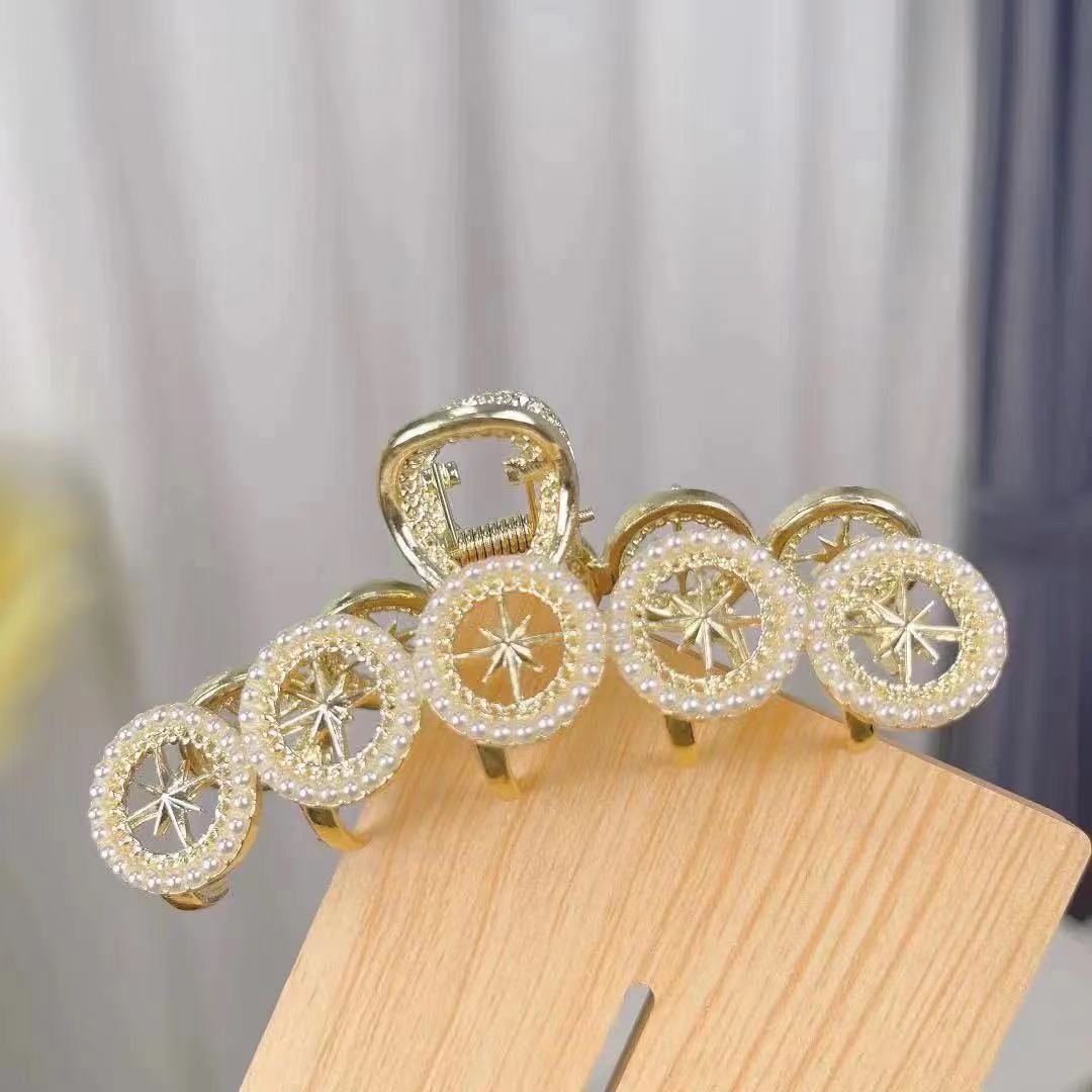 Temperament And Fully-jewelled Bear Large Grip Ponytail Hair Claw Girl Headdress Hairpin Shark Clip Korean Online Red Hair Ornament