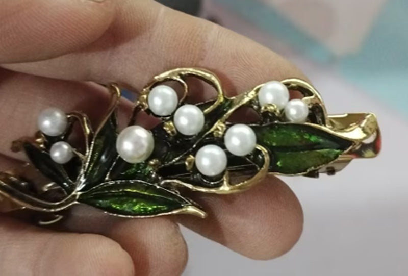 Women's Fashion Temperament Enamel Green Leaves Pearl Hollow Hair Clip
