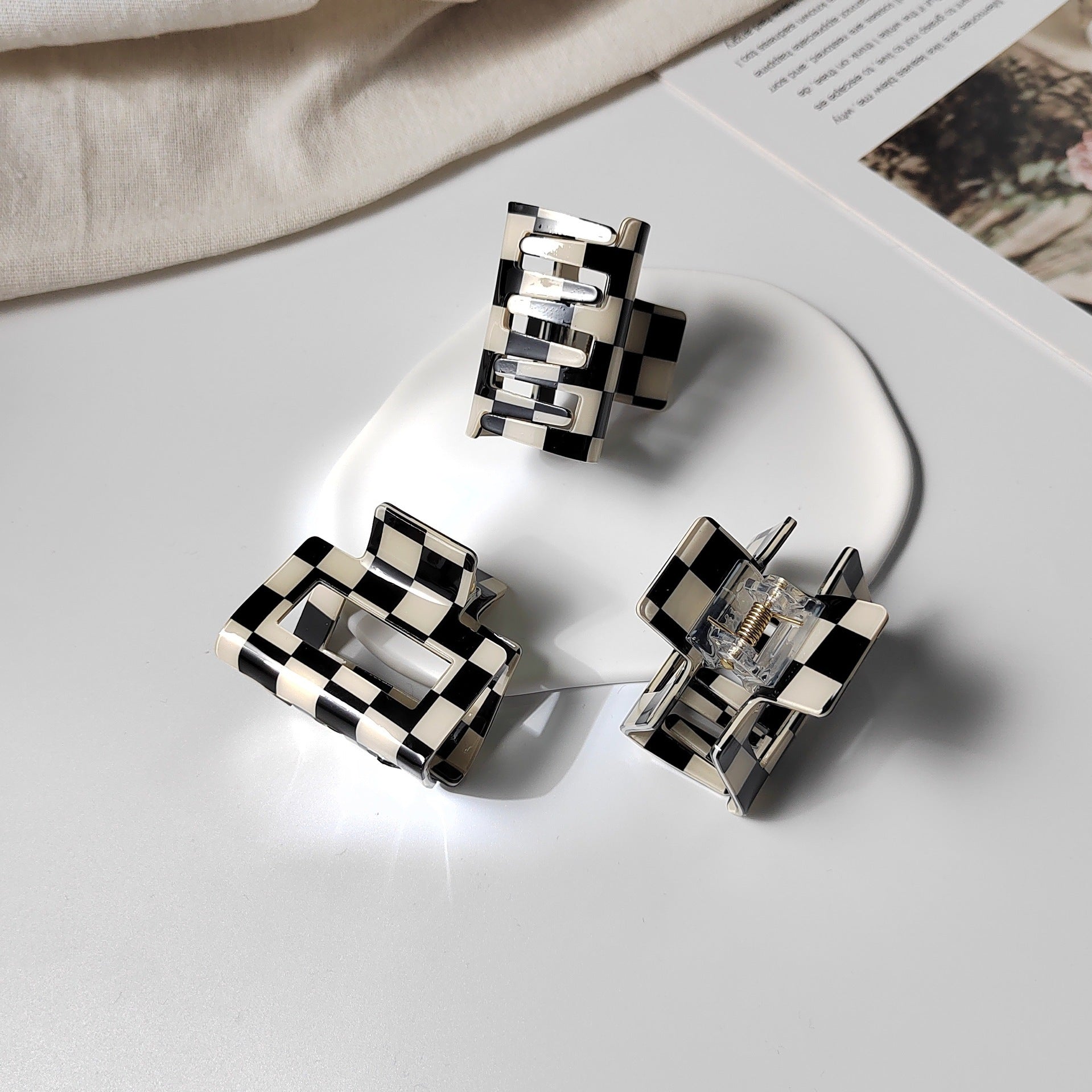 Temperament Black And White Checkerboard Grab Clip Retro Hair Accessories