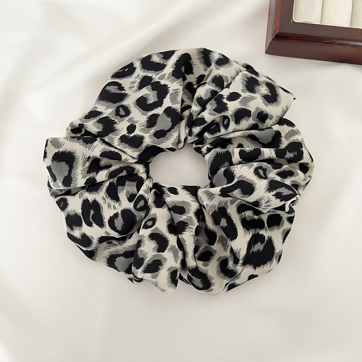 All-matching Graceful Leopard Print Large Intestine Hair Ring